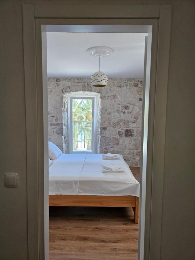 Apartman Eli Supetar Eksteriør billede