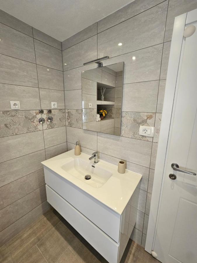 Apartman Eli Supetar Eksteriør billede