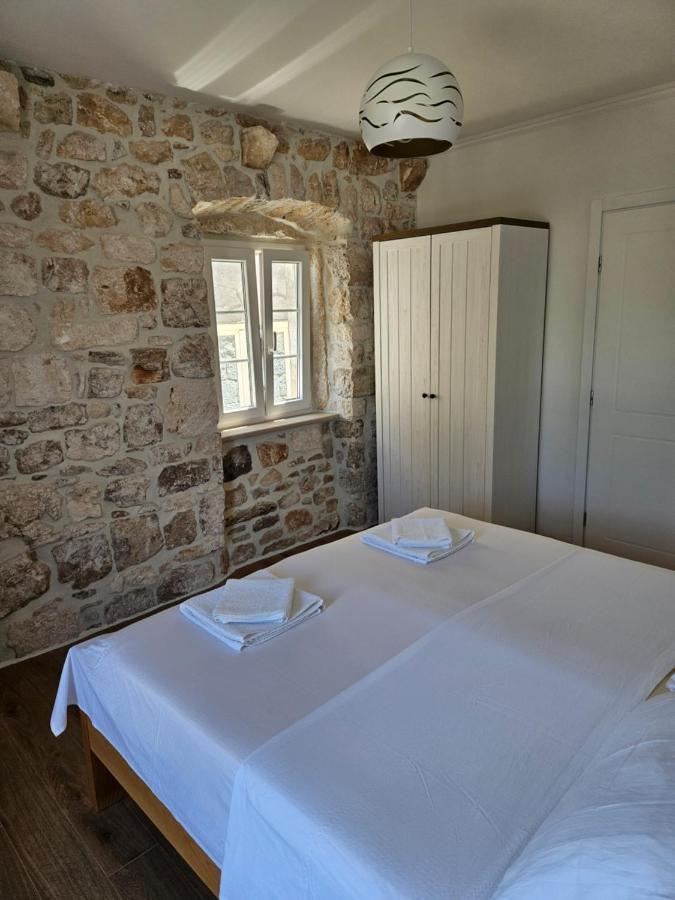 Apartman Eli Supetar Eksteriør billede